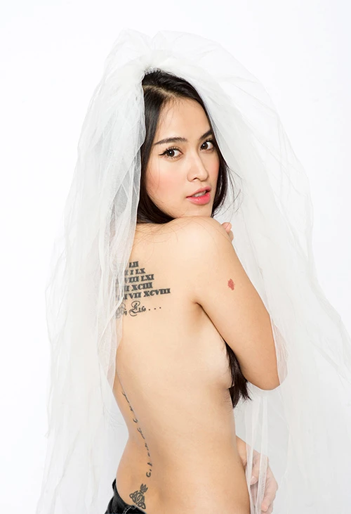 Nữ nghệ sĩ Việt với hình xăm độc, nhạy cảm ảnh 32 Nữ nghệ sĩ Việt với hình xăm độc, nhạy cảm ảnh 32
