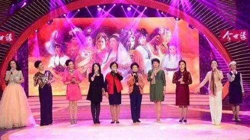 Các nữ diễn viên và đạo diễn gặp mặt phát sóng trên đài Giang Tô tháng 2/2015, Lý Linh Ngọc đã bắt nhịp với Trương Thanh, Ngải Kim Mai, Tả Đại Phân, Vương Dương, Ngụy Tuệ Lệ, Tôn Phượng Cầm (Lê Sơn lão mẫu), Thẩm Tuệ Phân (Chân Chân), Dương Phụng Nhất (Ái Ái), Mã Linh (tiên nữ thiên cung, múa phụ họa Hằng Nga) hát ca khúcTình nhi nữ cải biên. Ảnh hậu trường quý của 'Tây du ký' 1982