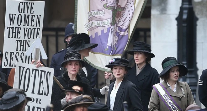 Suffragette: Meryl Streep có khả năng nhận đề cử thứ 20 trong sự nghiệp nhờSuffragette, bộ phim xoay quanh cuộc đấu tranh đòi quyền bầu cử cho nữ giới tại nước Anh hồi đầu thế kỷ XX. Trên thực tế, bên cạnh Meryl Streep,Suffragettequy tụ được một dàn sao đáng mơ ước gồm Carey Mulligan, Helena Bonham Carter, Ben Whishaw và Brendan Gleeson. Vấn đề nữ quyền vốn được nêu cao trong làng giải trí những năm gần đây, nên Viện hàn lâm hẳn sẽ trao cơ hội tranh tài choSuffragettenếu như bộ phim thực sự chất lượng. 16 ứng cử viên sớm cho Oscar 2016