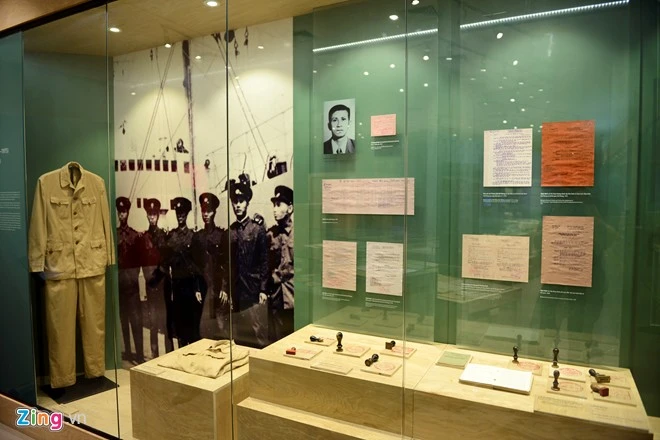 Bảo tàng vừa khánh thành hôm 24/2/2015. Dùng container trưng bày ma túy, còng số 8, sừng tê giác