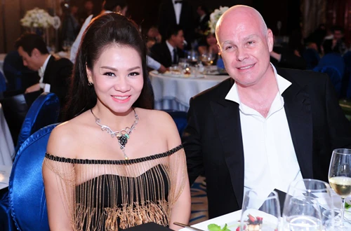 Trong sự kiện do vợ chồng Thu Minh tổ chức, các khách mời tham gia đấu giá những vật phẩm có giá trị để đóng góp vào quỹ hỗ trợ cho 3 tổ chức: Save Vietnam's Wildlife, Stop Ivory và Hiệp hội doanh nhân cựu chiến binh Việt Nam. Số tiền thu được là 200.000 USD (hơn 4,2 tỷ đồng). Trong đêm gala dinner này, các khách mời đã rất nhiệt tình tham gia đấu giá những vật phẩm có giá trí để đóng góp vào quỹ hỗ trợ cho 3 tổ chức Save Vietnam's Wildlife, Stop Ivory và Hiệp hội doanh nhân cựu chiến binh Việt Nam mà Thu Minh trực tiếp chỉ định. Chỉ tính riêng số tiền thu được từ các vật phẩm đấu giá đã lên con số hơn 200.000 USD (hơn 4,2 tỷ đồng).