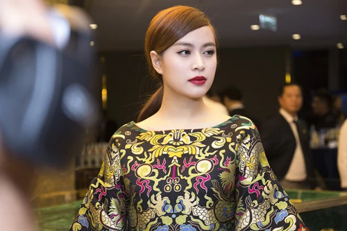 Đêm gala dinner gây quỹ từ thiện trong khuôn khổ giải đấu mã cầu do vợ chồng nữ ca sĩ Thu Minh tổ chức có sự tham gia của khách mời ngoại quốc và nghệ sĩ showbiz Việt. 15-2586-1426899935.jpg