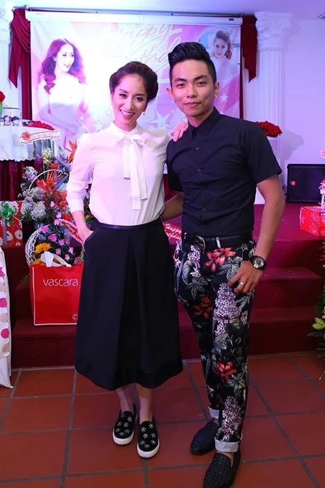 Sao Việt nhập viện vì bị chuyện thị phi tình cảm ảnh 1 Bạn nhảy Phan Hiển kề cận Khánh Thy trong thời gian qua.