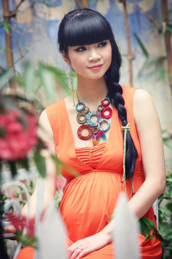 Hạ Vy vui vì có song thai: Người mẫu chia sẻ ảnh cặp song sinh đáng yêu trên trang cá nhân và bày tỏ ước muốn sinh hạ hai cô công chúa: "Từ Thuỷ Tiên và Từ Hy Viên có khi nào lại thành hiện thực?". Sao Việt tung hỏa mù ngày Cá tháng Tư
