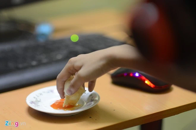 Đặc biệt cậu bé còn thích ăn các món chay, bánh đa nướng chấm tương ớt và rất ít ăn thịt. Mặc dù vậy Vĩnh luôn khoẻ mạnh, ít khi đau ốm. Quán quân Got Talent Đức Vĩnh ngày đầu trở về nhà
