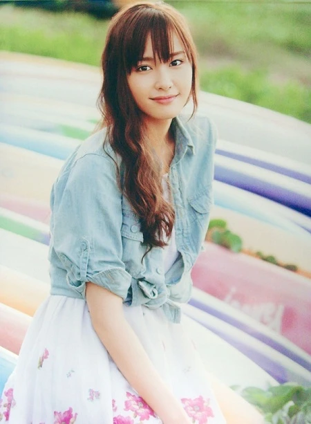 Nữ diễn viên, ca sĩ, kiêm người mẫu Nhật Bản - Aragaki Yui