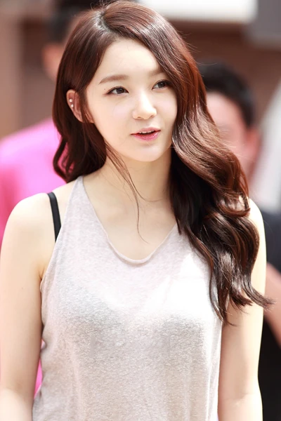 Những nữ nghệ sĩ xinh đẹp nhất châu Á ảnh 6 Ca sĩ kiêm diễn viên người Hàn Quốc - Kang Min Kyung