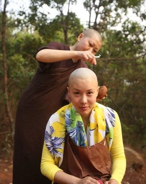 Vương Dự Lâm, Bích Liên, hoa hậu Thái Lan, xuống tóc, đi tu Vương Dự Lâm, Bích Liên, hoa hậu Thái Lan, xuống tóc, đi tu