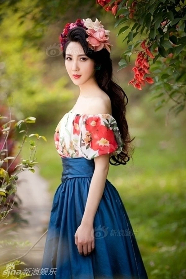 Người mẫu sinh năm 1986 này chia sẻ, sinh ra với cái tên Lưu Đình Tại, cô luôn ấp ủ giấc mơ trở thành phụ nữ. Người mẫu sinh năm 1986 này chia sẻ, sinh ra với cái tên Lưu Đình Tại, cậu đã luôn ấp ủ giấc mơ trở thành phụ nữ.