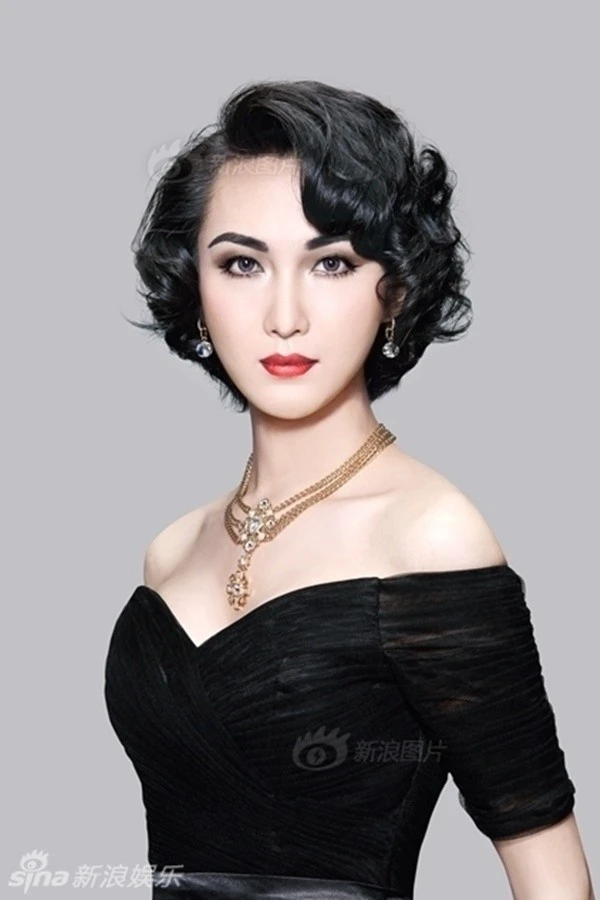 Nhờ sự tư vấn của bác sĩ, Lưu Đình chấp nhận chuyển giới càng sớm càng tốt. Nhờ sự tư vấn của bác sĩ, Lưu Đình chấp nhận chuyển giới càng sớm càng tốt.