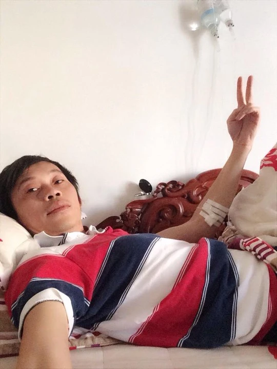 Hoài Linh vô nước biển vẫn không quên hài hước
