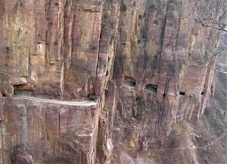 Đèo ở Dadès Gorges, High Atlas, Maroc. Con đường này nằm giữa hai dãy núi Atlas và Jbel Saghro.