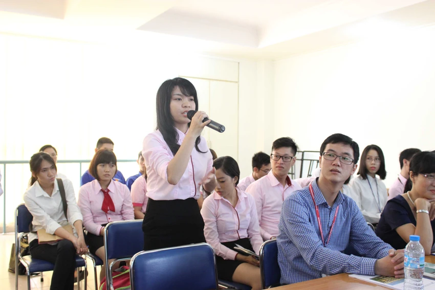 50 phóng viên quốc tế giao lưu với giảng viên, SV ĐHQG ảnh 6