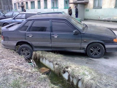 Cuoi lon ruot voi cac “thanh dau xe“