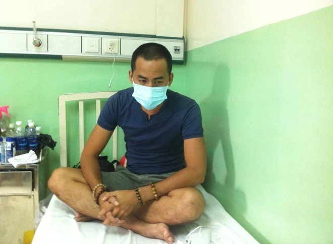 Ngày 31-10, gia đình Duy Nhân thông báo kết quả chẩn đoán mới nhất. Bác sĩ tại bệnh viện Truyền máu Huyết học TP HCM cho biết, nam người mẫu bị ung thư bạch cầu chứ không phải ung thư vòm họng như kết quả trước đó. Căn bệnh phát triển khá nhanh nên Duy Nhân ngay lập tức được điều trị. Dù mắc bệnh hiểm nghèo nhưng nam người mẫu tỏ ra lạc quan để gia đình yên tâm. Hàng ngày anh cũng thông báo tình hình sức khỏe trên trang cá nhân. Ngày 31/10, gia đình Duy Nhân thông báo kết quả chẩn đoán mới nhất. Các bác sĩ tại bệnh viện Truyền máu Huyết học TP.HCM cho biết, nam người mẫu bị ung thư bạch cầu chứ không phải ung thư vòm họng như kết quả trước đó. Căn bệnh phát triển khá nhanh nên Duy Nhân ngay lập tức được điều trị theo phác đồ. Dù mắc bệnh hiểm nghèo nhưng nam người mẫu tỏ ra lạc quan để gia đình yên tâm. Hàng ngày anh cũng thông báo tình hình sức khỏe trên trang cá nhân.