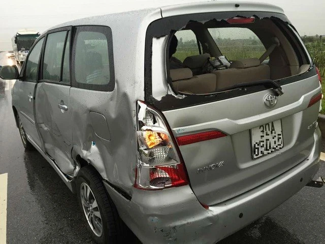 Nhật Tinh Anh, tai nạn, xe xoay liên tục 3 vòng