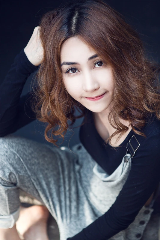 Ngân Khánh, Bước nhảy hoàn vũ, điện ảnh, cưới chồng, du học