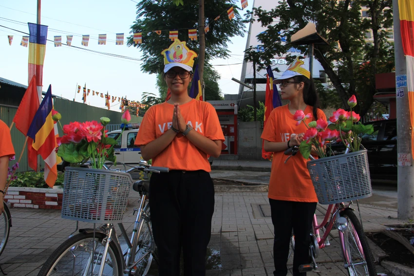 TP.HCM, Huế người dân đón mừng lễ Phật đản ảnh 15 TP.HCM, Huế người dân đón mừng lễ Phật đản ảnh 15