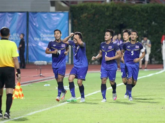 Tuấn Hưng cạo đầu vì U23 Việt Nam thua U23 Thái Lan ảnh 2 mung_1433994335.jpg