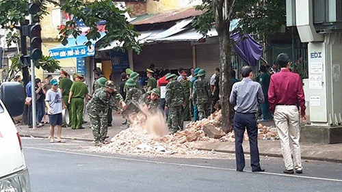 Chùm ảnh vụ sập tòa biệt thự kiểu Pháp ở Hà Nội ảnh 11 Chùm ảnh vụ sập tòa biệt thự kiểu Pháp ở Hà Nội ảnh 11