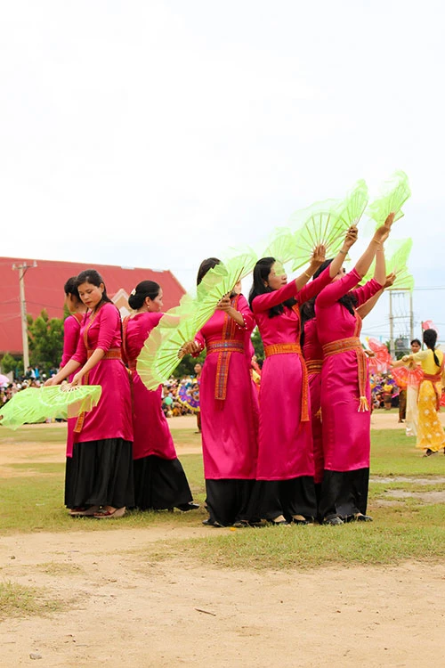 Tắm tượng thần tại lễ hội Katê 2015 ảnh 12 Tắm tượng thần tại lễ hội Katê 2015 ảnh 12
