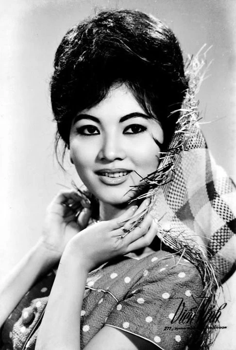 Thẩm Thúy Hằng(sinh ngày 20-10-1940) là một diễn viên Việt Nam nổi tiếng. Được xem là ngôi sao sáng nhất của điện ảnh thương mại miền Nam Việt Nam giai đoạn cuối thập niên 1950 đến cuối thập niên 1970, bà tham gia rất nhiều bộ phim, trong đó nhiều phim hợp tác với Mỹ, Philippines, Thái Lan, Hong Kong, Đài Loan, Nhật Bản... 1. Thẩm Thúy Hằng