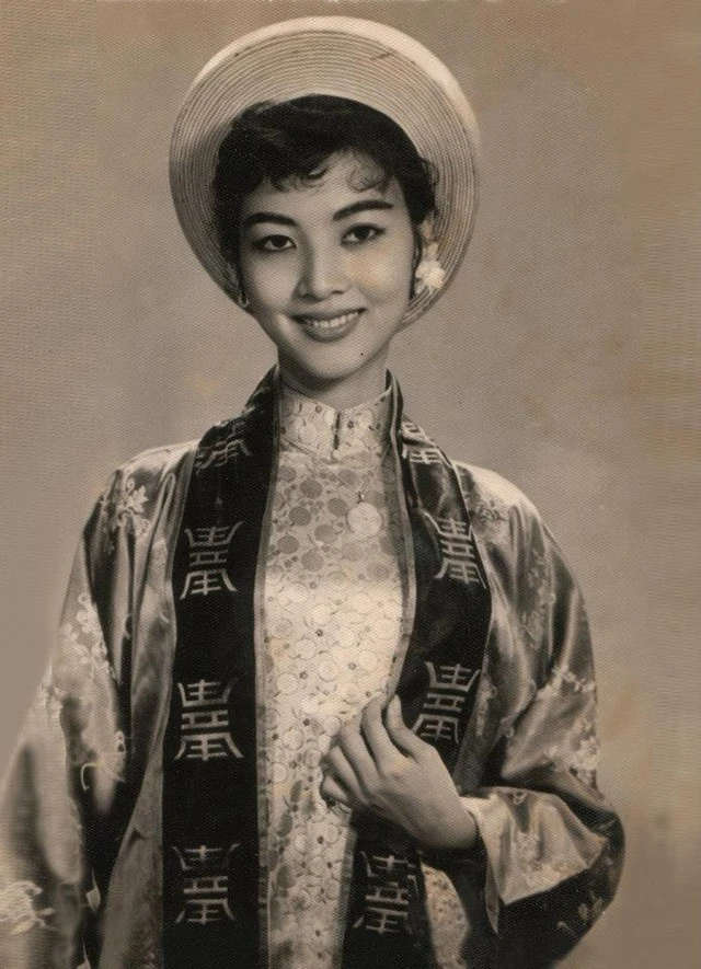 Không chỉ điện ảnh, Thẩm Thúy Hằng còn tham gia đóng kịch và diễn cải lương. Không chỉ điện ảnh, Thẩm Thúy Hằng còn tham gia lĩnh vực sân khấu, đóng kịch và diễn cải lương.