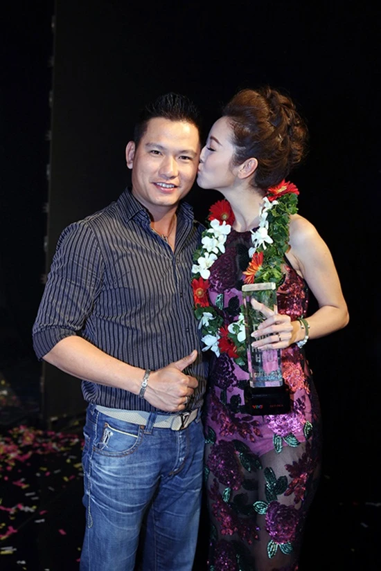 Hoàng Thùy Linh, Jennifer Phạm, Đông Nhi, Thủy Tiên, Công Vinh