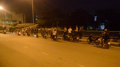 Trộm xe máy, bị truy đuổi nhảy xuống sông trốn dưới đám bèo ảnh 4 Trộm xe máy, bị truy đuổi nhảy xuống sông trốn dưới đám bèo ảnh 4