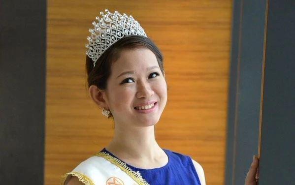 Charity Lu (24 tuổi) là đại diện của Singapore. Cô sở hữu chiều cao 1,70 m, làm nghề phiên dịch tự do. Ảnh:wordpress.com Nhan sắc của dàn thí sinh châu Á ở Miss World 2015