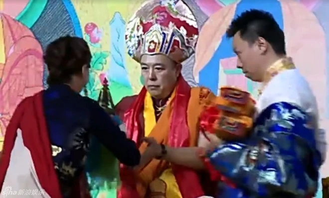 Hình ảnh trong lễ quy y của Trương Thiết Lâm. Hình ảnh trong lễ quy y của Trương Thiết Lâm theo nghi lễ truyền thống Tây Tạng.