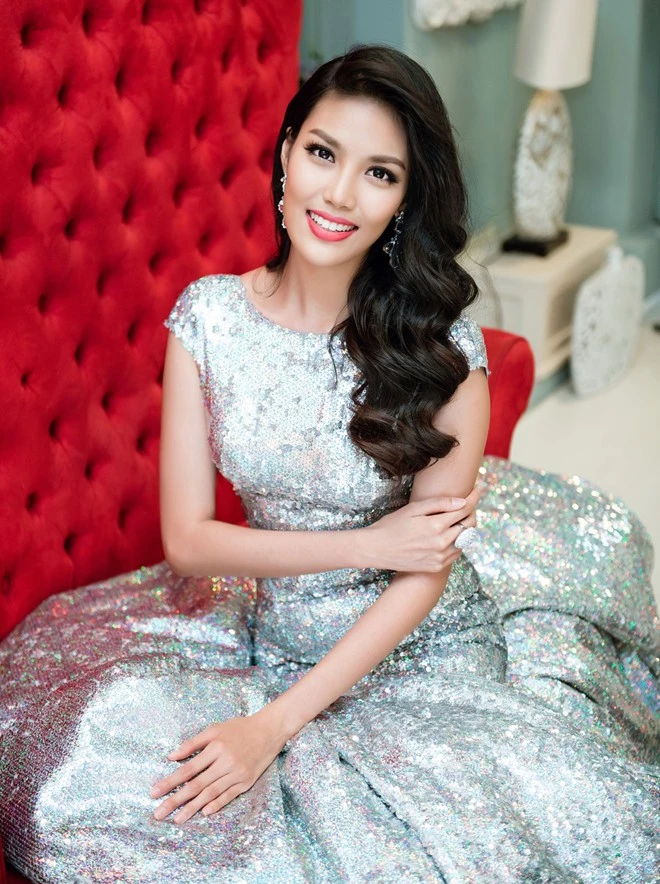 Lan Khuê chọn đầm đuôi cá cho chung kết Miss World