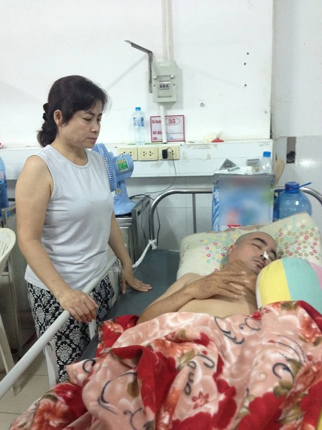 Hình ảnh diễn viên Nguyễn Hoàng hiện tại khi đang nằm viện