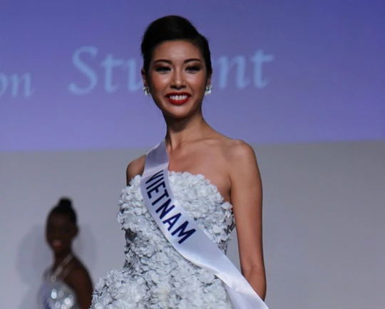 Thúy Vân vào top 4 hoa hậu ứng xử hay nhất thế giới năm 2015 ảnh 5 Thúy Vân của Việt Nam tại cuộc thi Hoa hậu Quốc tế 2015