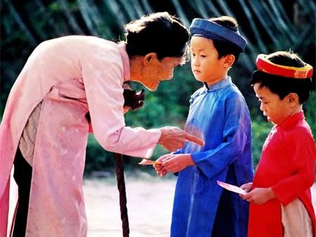 lì xì Tết, dạy con về lì xì, dạy con trẻ lễ phép, dạy con sử dụng đồng tiền