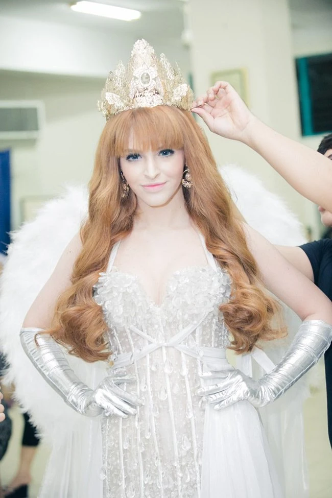 6 chân dài vướng nhiều thị phi của showbiz Việt hình ảnh 19 6 chan dai vuong nhieu thi phi cua showbiz viet hinh anh 19