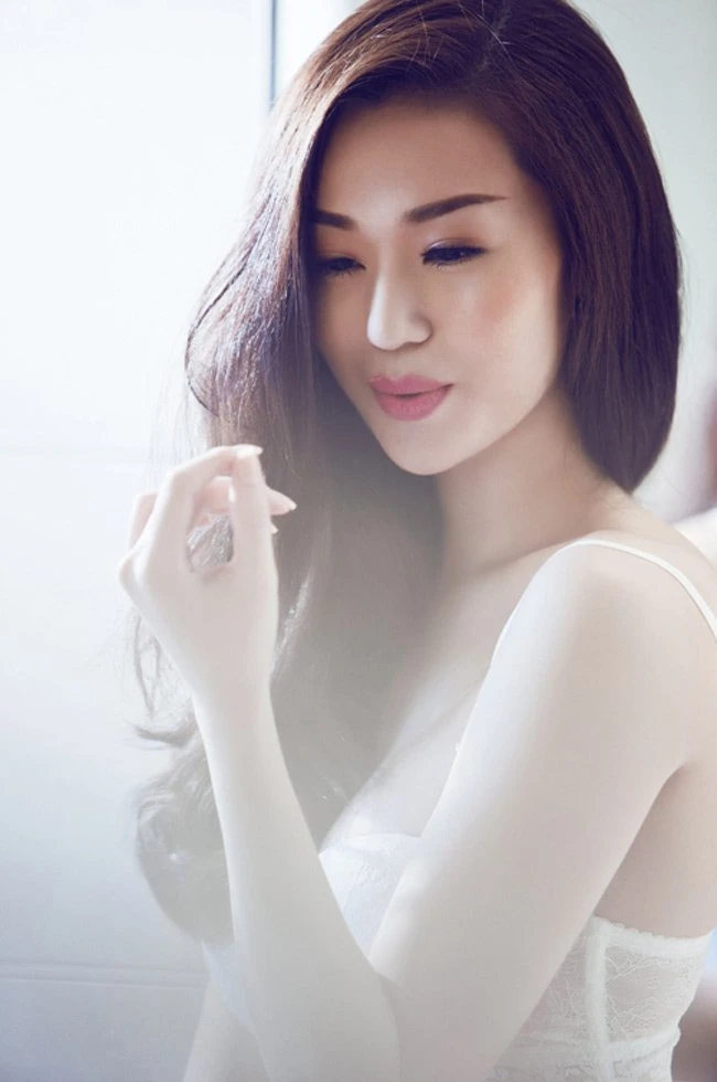 6 chân dài vướng nhiều thị phi của showbiz Việt hình ảnh 23 6 chan dai vuong nhieu thi phi cua showbiz viet hinh anh 23