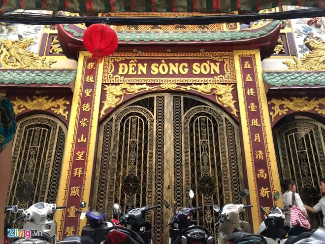 Hoài Linh xuất hiện sau tin đồn đền thờ Tổ bị dỡ ảnh 1 Hoài Linh xuất hiện sau tin đồn đền thờ Tổ bị dỡ