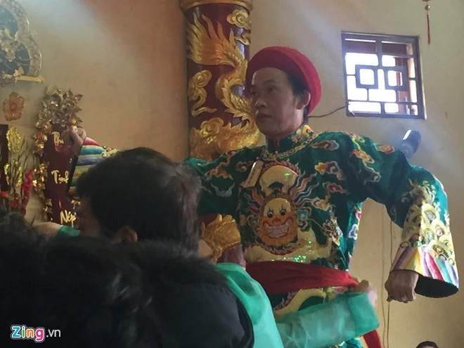 Hoài Linh xuất hiện sau tin đồn đền thờ Tổ bị dỡ ảnh 4 Hoài Linh xuất hiện sau tin đồn đền thờ Tổ bị dỡ