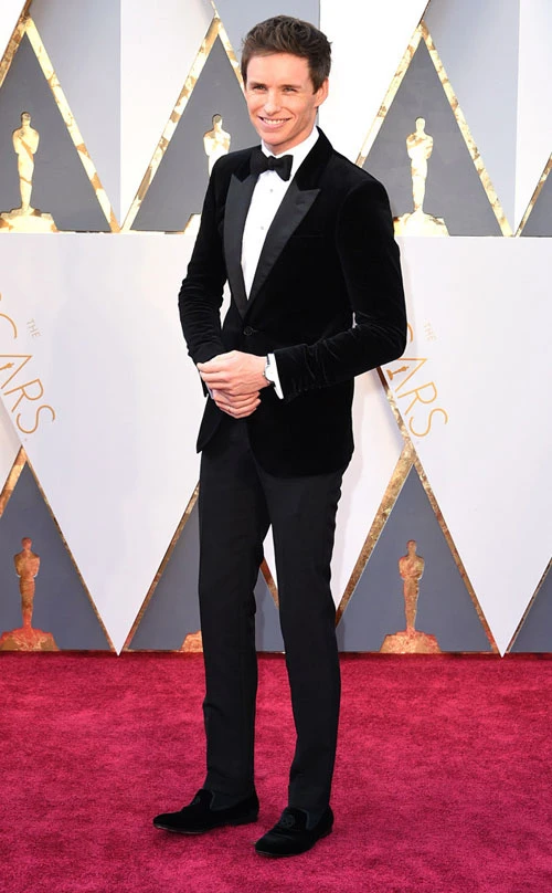 Tài tử người AnhEddie Redmayne. Anh được đề cử Oscar hạng mục "Nam diễn viên chính xuất sắc" với bộ phim "The Danish Girls". minh-tinh-tai-tu-long-lay-tren-tham-do-oscar-4