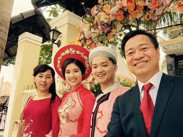 Ngắm vẻ đẹp Á hậu Đồng Thanh Vy ảnh 12 bi-thu-tinh-doan-nguyen-minh-triet-lam-le-hoi-a-hau-dong-thanh-vy