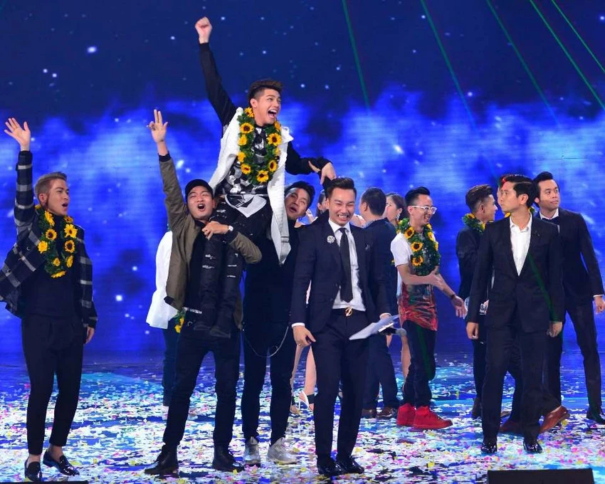 Noo Phước Thịnh giành quán quân The Remix mùa 2 ảnh 6 Kết quả chung cuộc chương trình “Hòa âm anh sáng” mùa 2 ngôi vị cao nhất, giải Đặc biệt thuộc về Noo Phước Thịnh không nằm ngoài dự đoán của nhiều người.