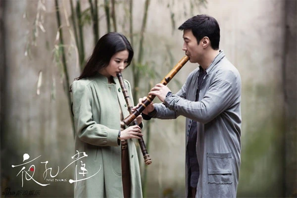 Lưu Diệc Phi lãng mạn trong một cảnh phim cùng Lê Minh. luu-diec-phi-khoe-vai-va-lung-tran-nuot-na-7