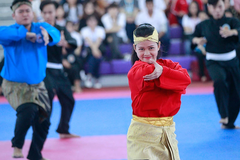 Nụ cười quyến rũ của “hot girl” Pencak Silat ảnh 2 Nụ cười quyến rũ của “hot girl” Pencak Silat ảnh 2