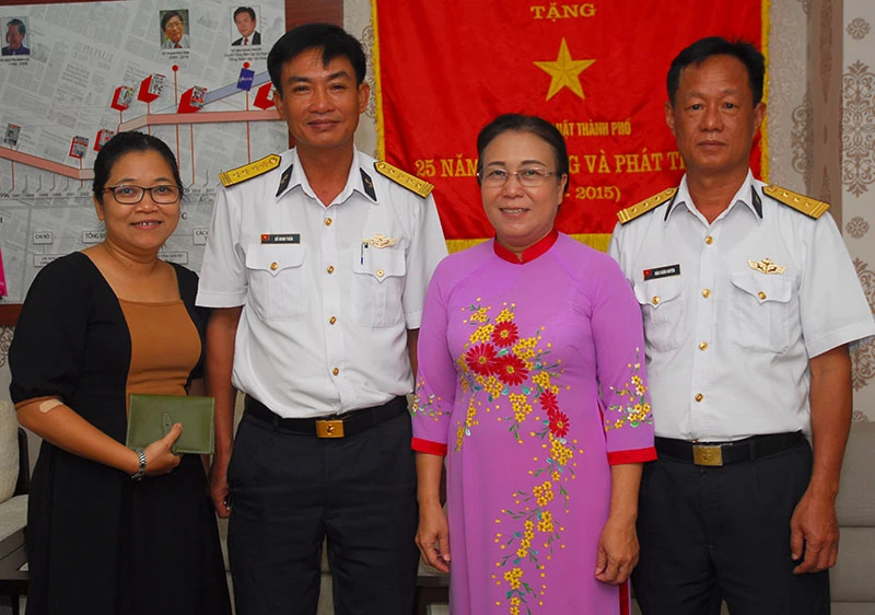 Nguyên Phó Chủ tịch nước Trương Mỹ Hoa chúc mừng báo Pháp Luật TP.HCM ảnh 7