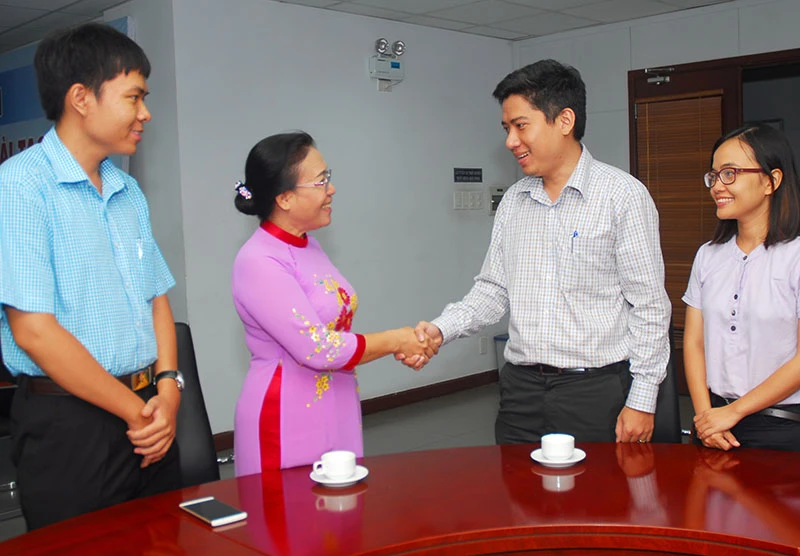 Nguyên Phó Chủ tịch nước Trương Mỹ Hoa chúc mừng báo Pháp Luật TP.HCM ảnh 5