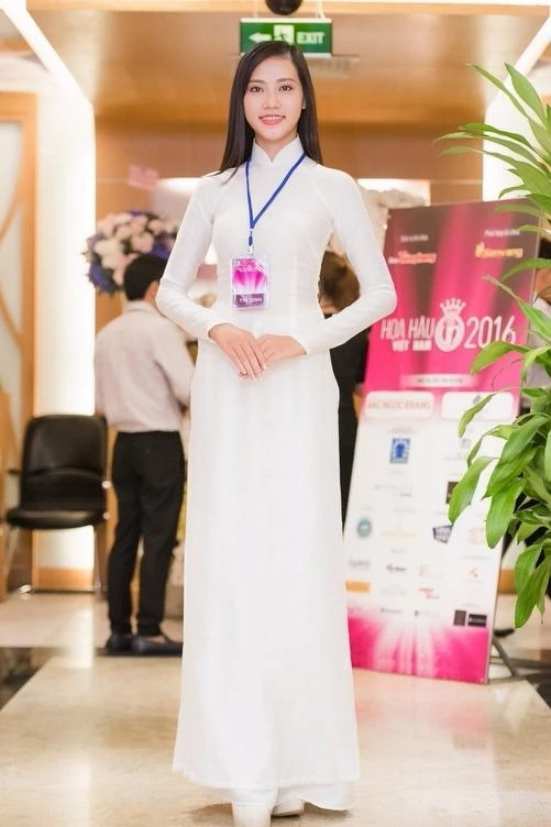 Trần Thị Thùy Trang cao 1m80, nặng 55kg. Cô là thí sinh thứ hai cùng Ngô Thanh Thanh Tú có chiều cao nhất 1m80 trong số 36 thí sinh