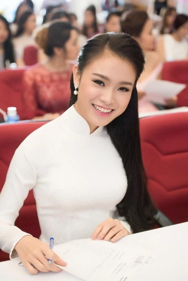 Cô thích cầm kì thi họa từ khi còn nhỏ, và đặc biệt có duyên với cây đàn piano