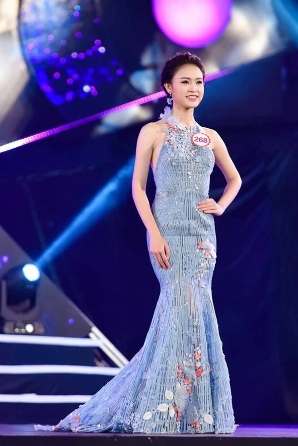 Ngọc Vân đạt giải người đẹp hình thể tại cuộc thi Duyên dáng Ngoại thương năm 2015 