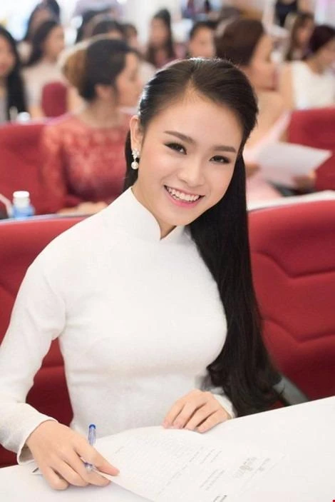 5 người đẹp của ĐH Ngoại thương tại Hoa hậu Việt Nam 2016 ảnh 2 Với thành tích quốc tế đáng ngưỡng mộ này, Ngọc Vân được tuyển thẳng vào các trường đại học tại Việt Nam. Cô chọn vào Trường Ngoại thương như ước muốn ấp ủ ban đầu